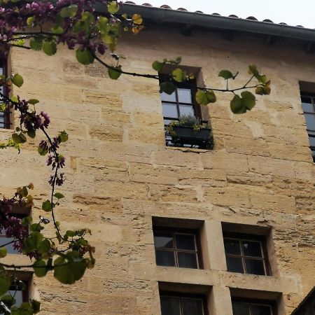 appartement a 50 m de la place aux herbes Uzès Extérieur photo