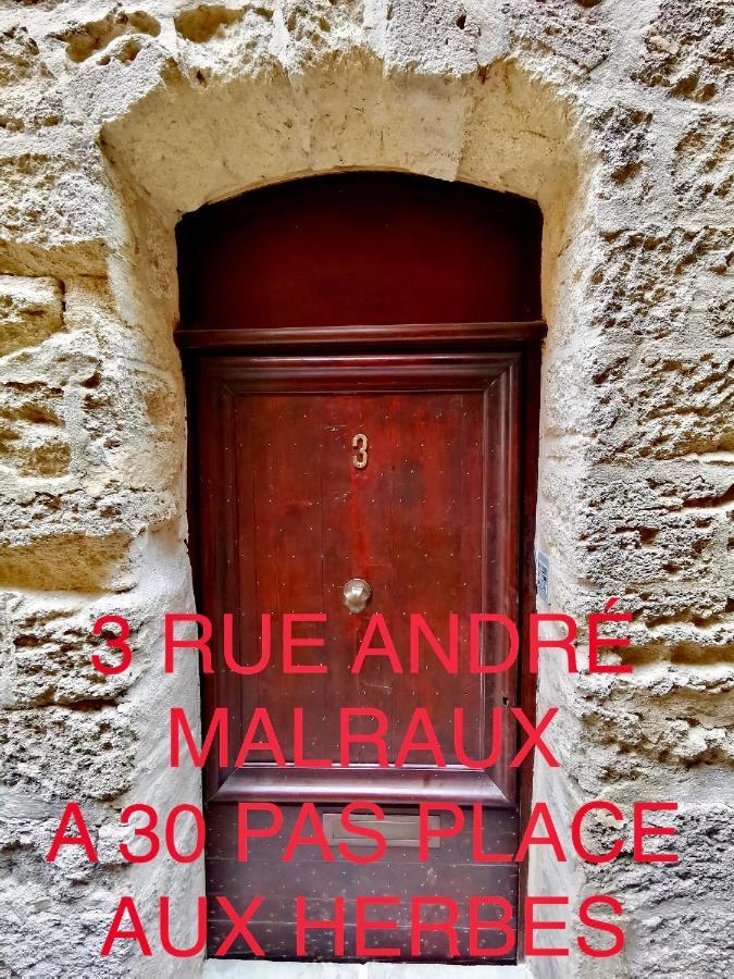 appartement a 50 m de la place aux herbes Uzès Extérieur photo