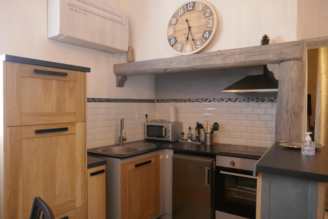 appartement a 50 m de la place aux herbes Uzès Extérieur photo