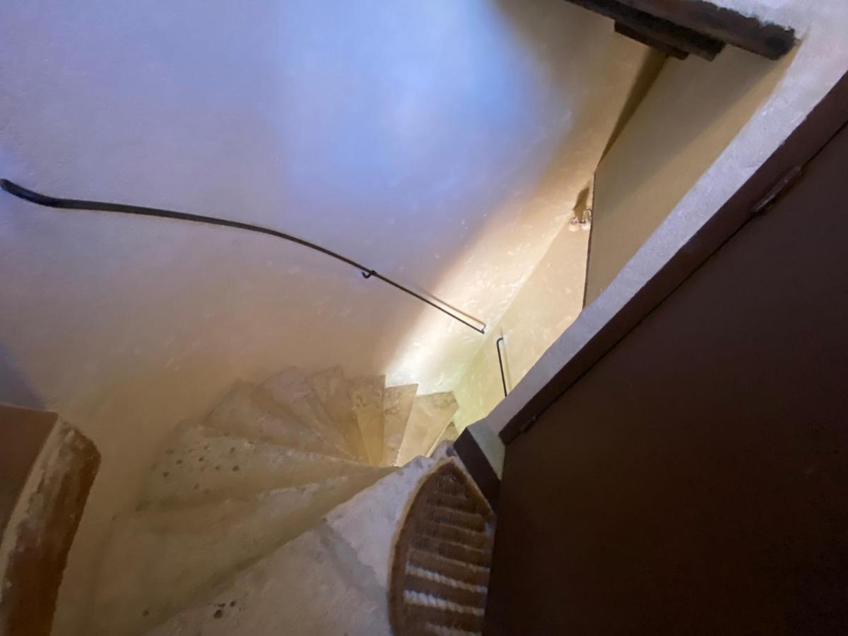 appartement a 50 m de la place aux herbes Uzès Extérieur photo