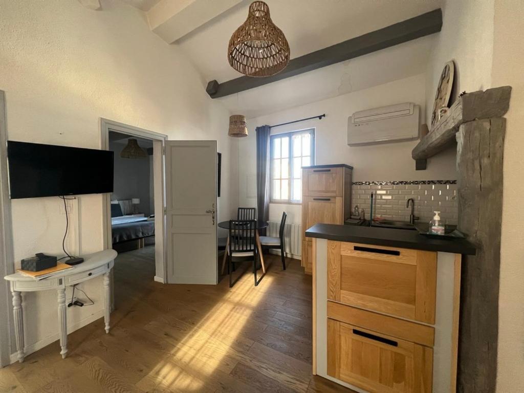 appartement a 50 m de la place aux herbes Uzès Extérieur photo